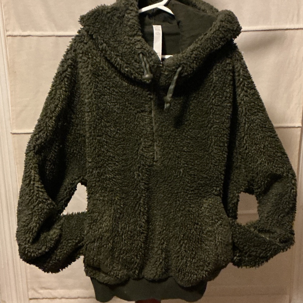 Lululemon Dark Green TEDDY Sweatshirt size 12 good CONDITION